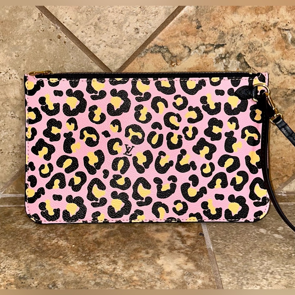 Louis Vuitton WILD AT HEART NEVERFULL WRISTLET POUCH - Picture 2 of 16